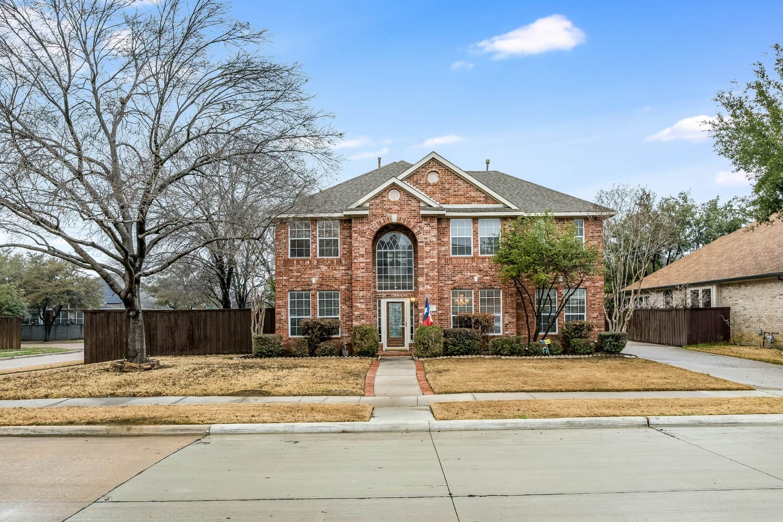Freshly painted homes by local painters serving the Oakridge neighborhood of Garland, TX.