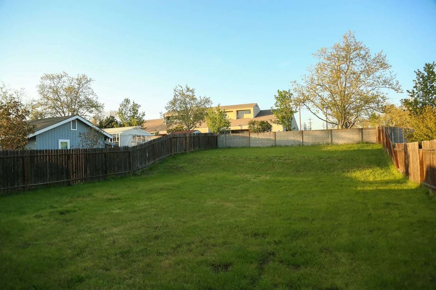 best paint and stain for fences in Garland TX — Garland Painting Pros fence painters